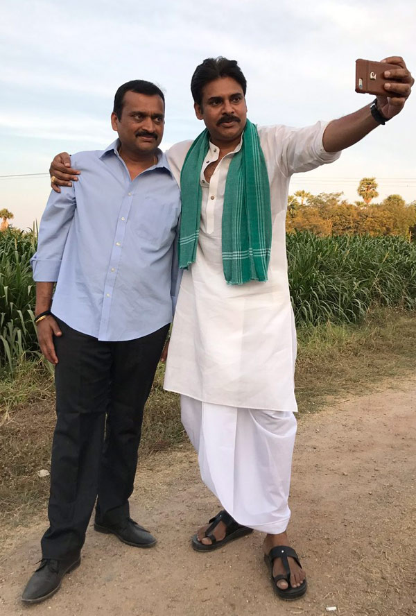 pawan kalyan,bandla ganesh,katamarayudu set  ఈ భక్తుడిని ఆ దేవుడు కరుణించినట్లేనా..?